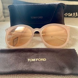 Authentic Tom Ford Oversized Pink & Rosegold Sunglasses. Beautiful condition.